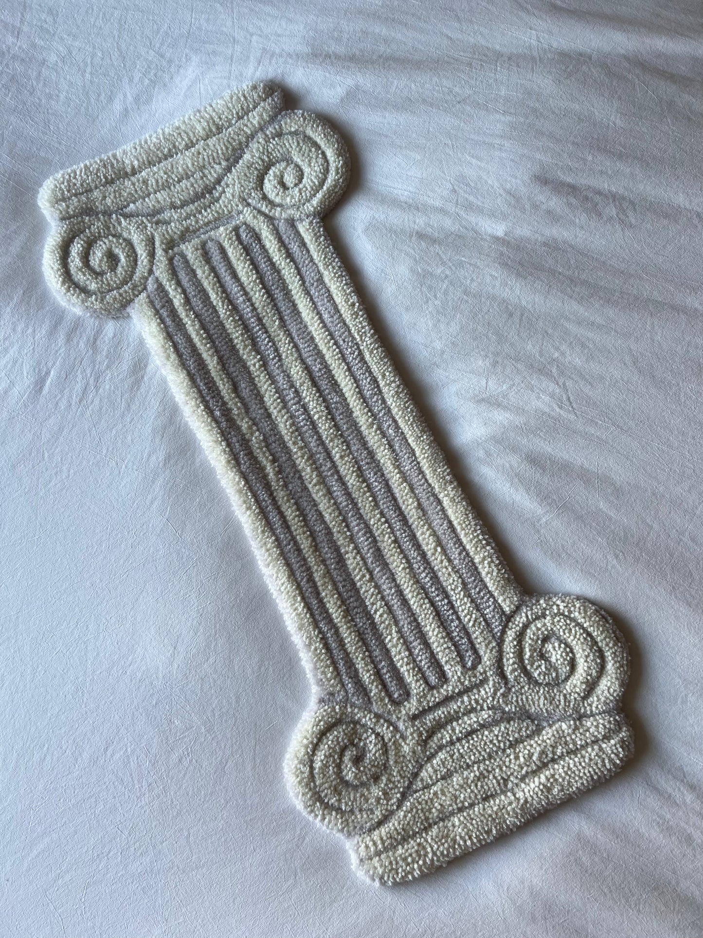 Roman pillar tufted rug